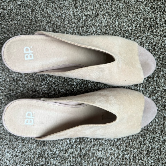 Chunky Nude Mule Heels - Picture 4 of 6